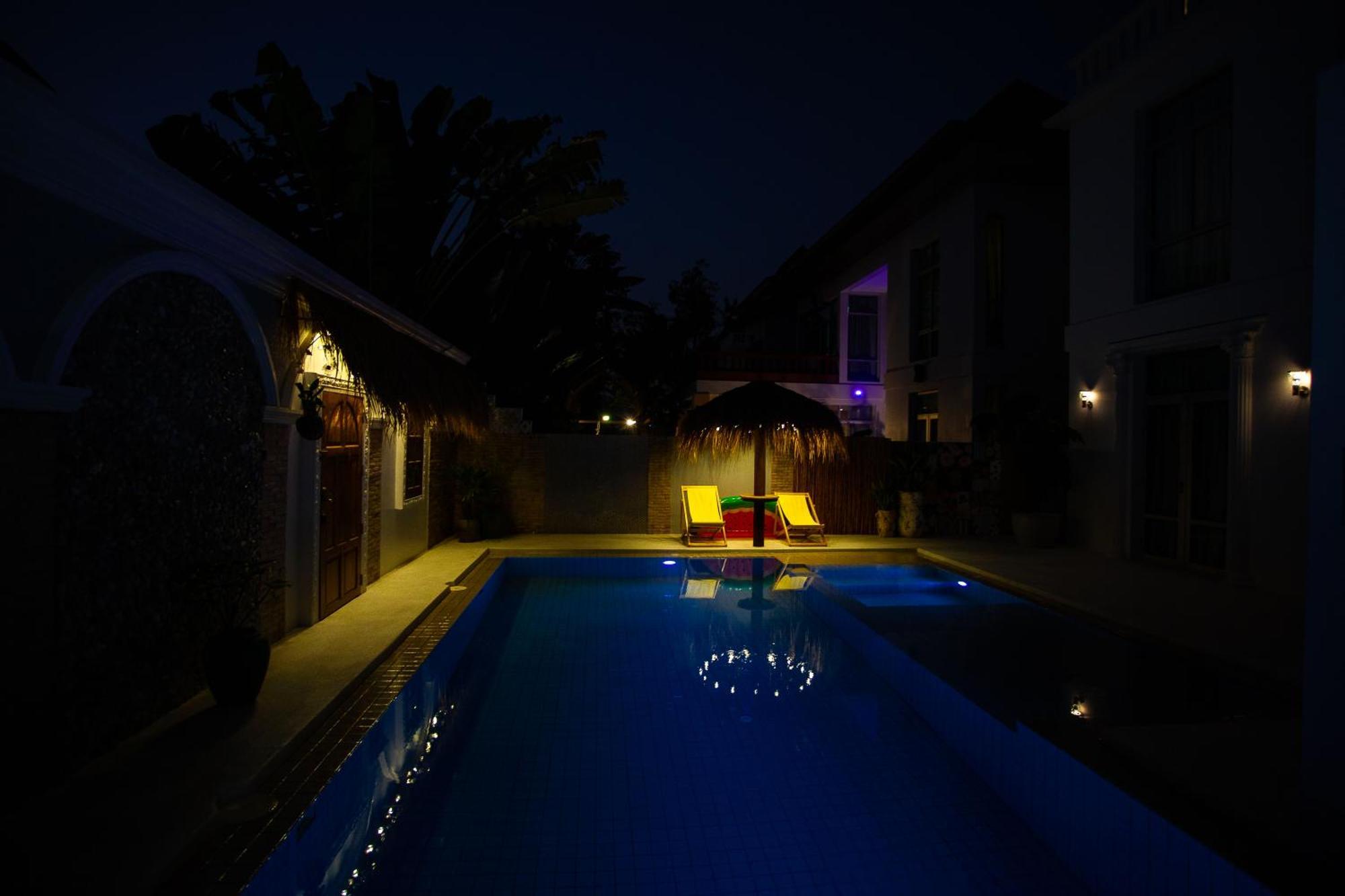 Nagawari Art Maldives Pattaya Villa Na Chom Thian Exteriör bild