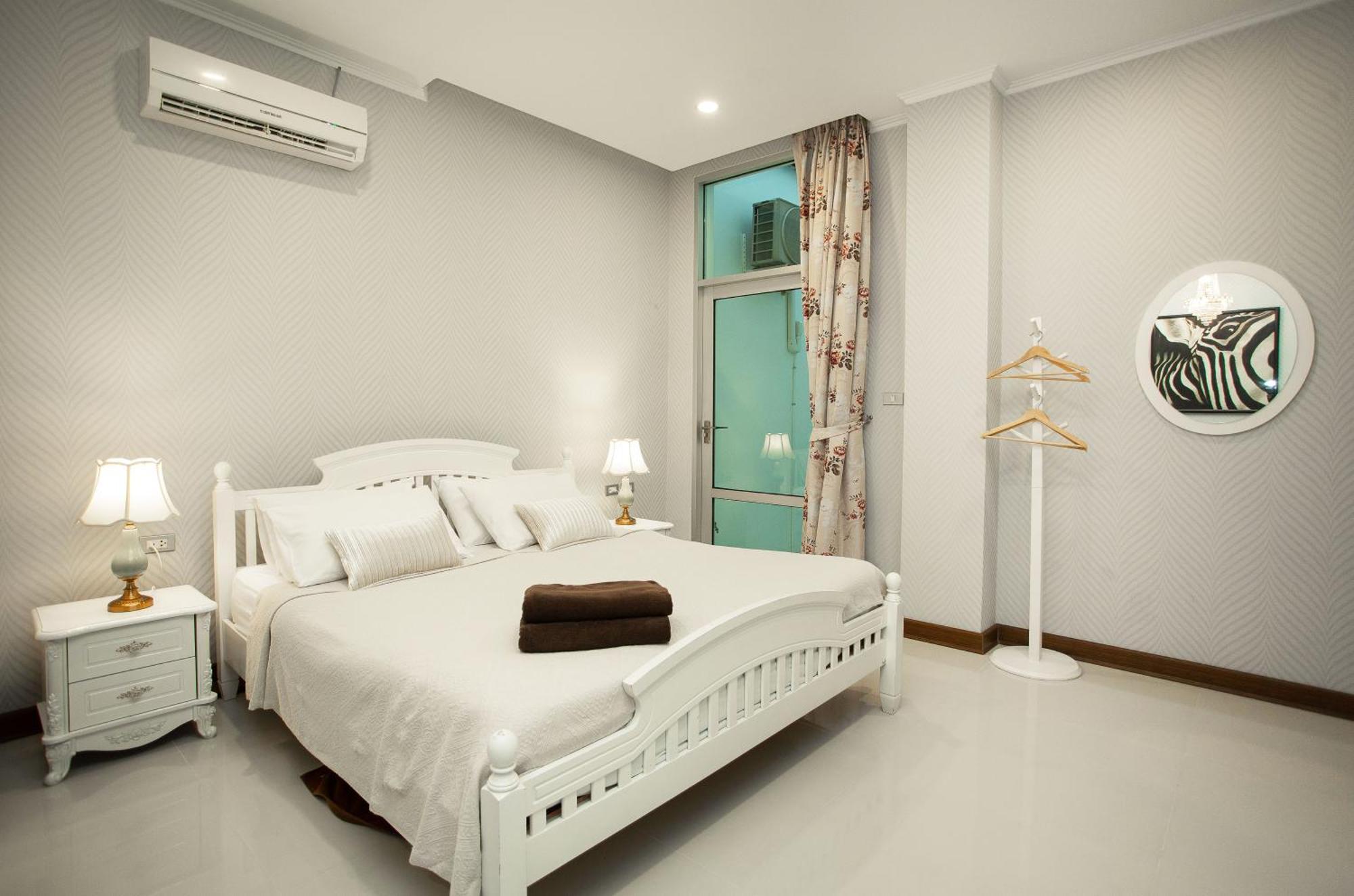 Nagawari Art Maldives Pattaya Villa Na Chom Thian Exteriör bild