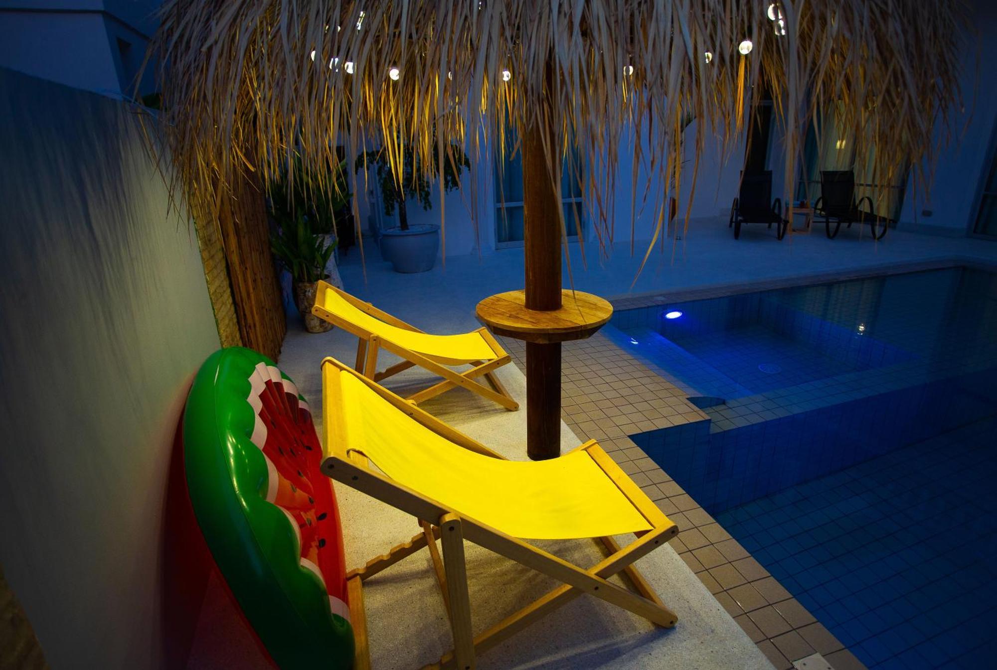Nagawari Art Maldives Pattaya Villa Na Chom Thian Exteriör bild