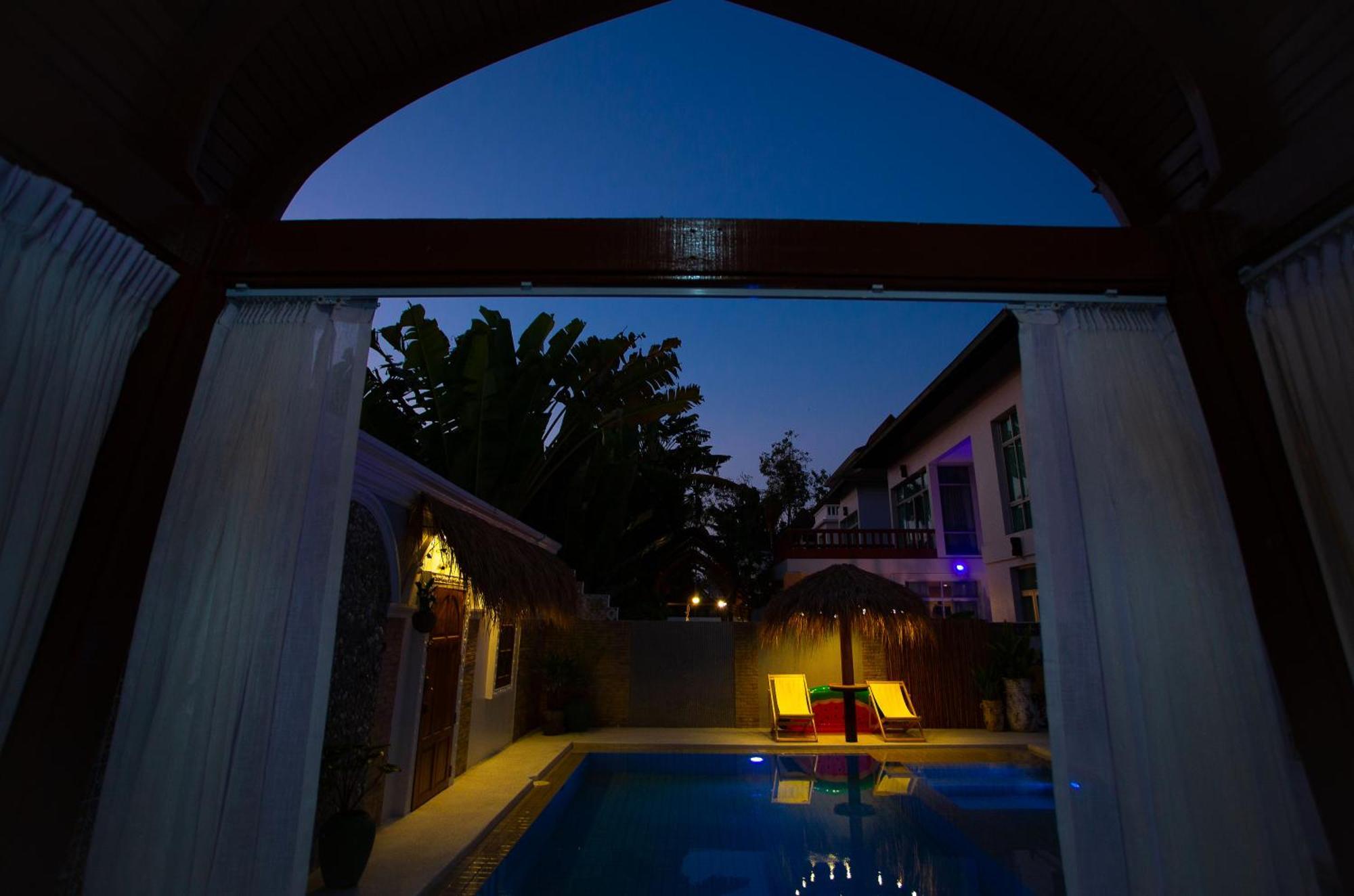 Nagawari Art Maldives Pattaya Villa Na Chom Thian Exteriör bild